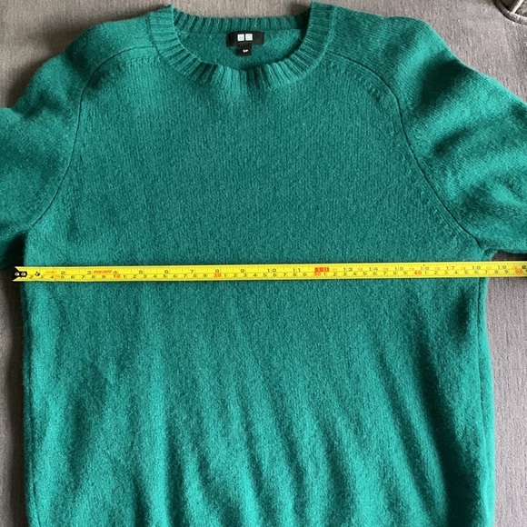 Uniqlo Premium Lambswool Sweater - Picture 5 of 16